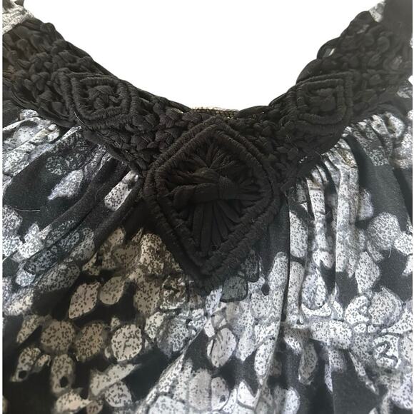 Isela Black & White Floral Maxi Dress with Macrame Crochet Detail Womens XL - Picture 4 of 8